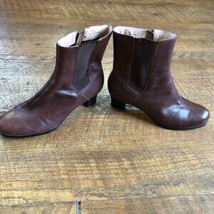 Insolia Comfortology Brown Leather Boots, 9 inches tall/2 inch heels, Size 11WW